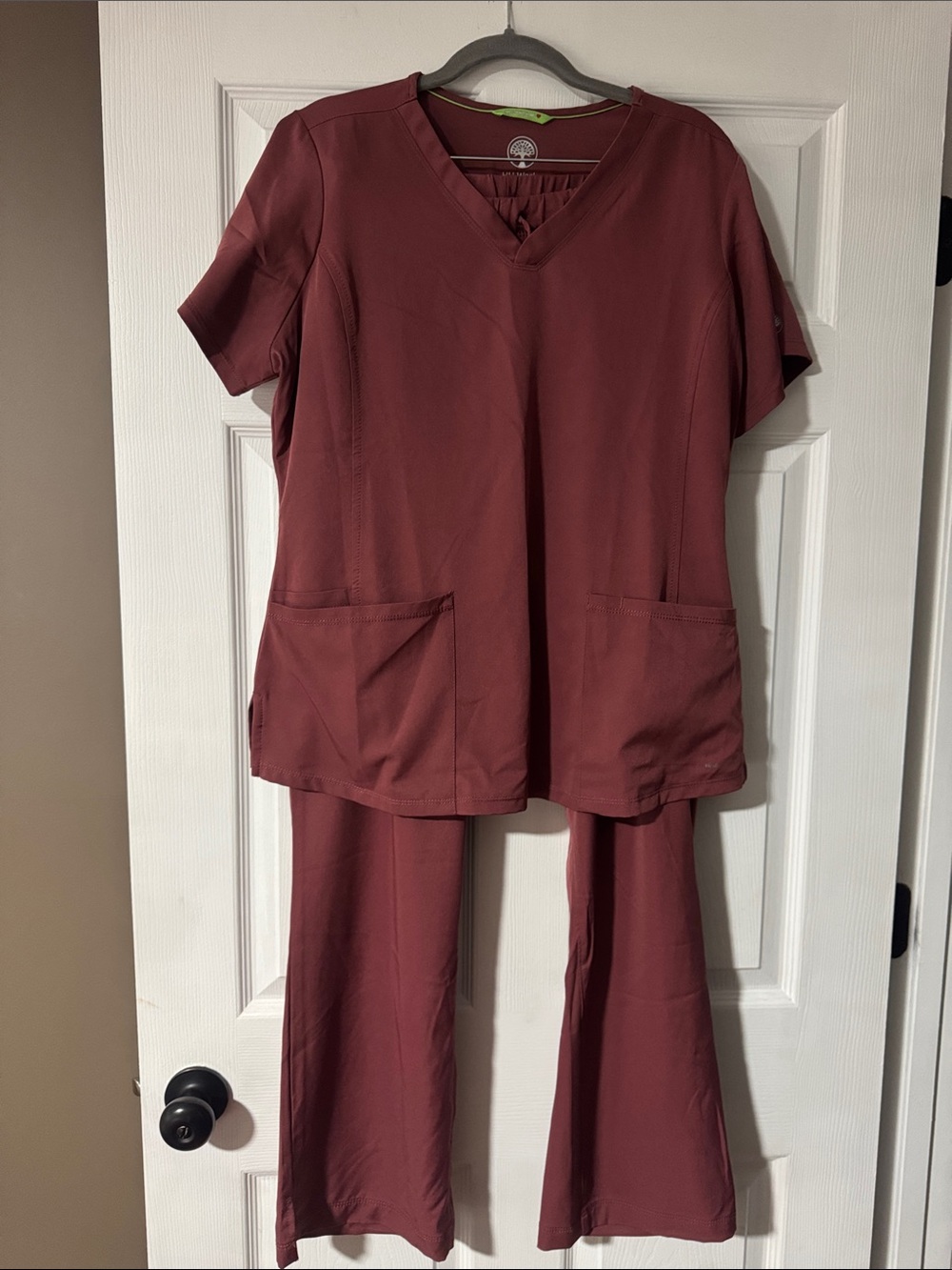 healing hands Women's V-Neck Scrub Set in Burgundy